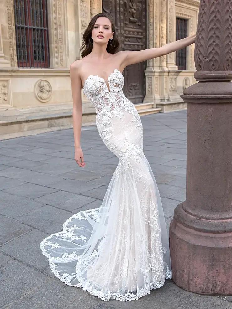 Model wearing Etoile wedding Dress