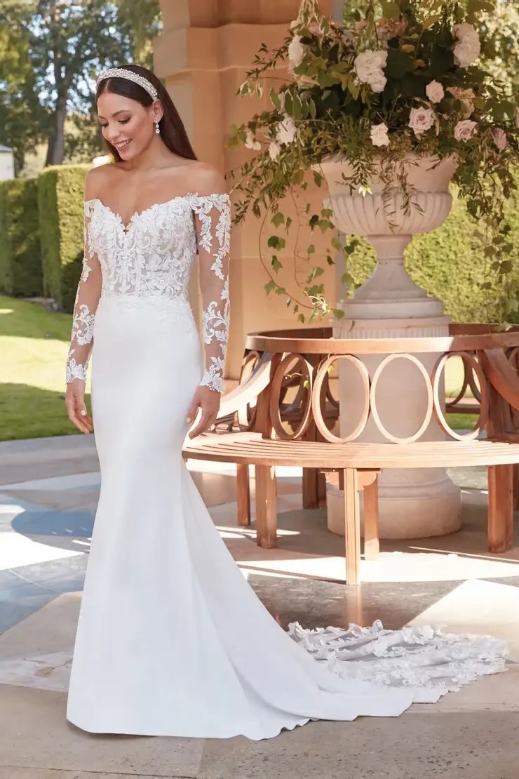 Model wearing Justin Alexander Sincerity wedding dress