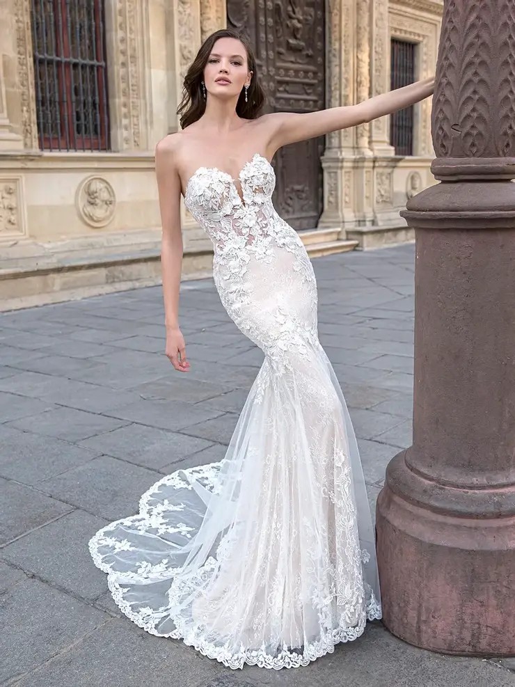 Model wearing Etoile wedding Dress