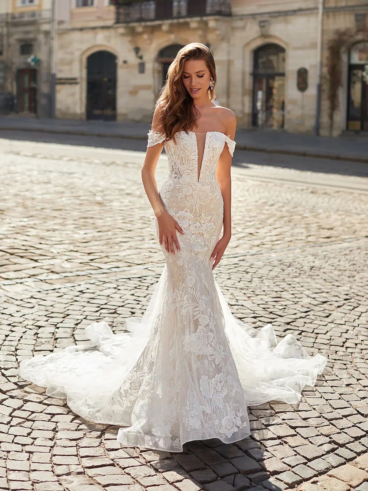 Modelo en vestido de Moonlight Bridal